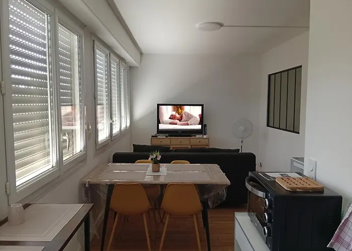 Mistral Gagnant ! T1 Calme Avec Vue, Parking, Teletravail, Wi-fi, Proche Cv Et Gare مازامي